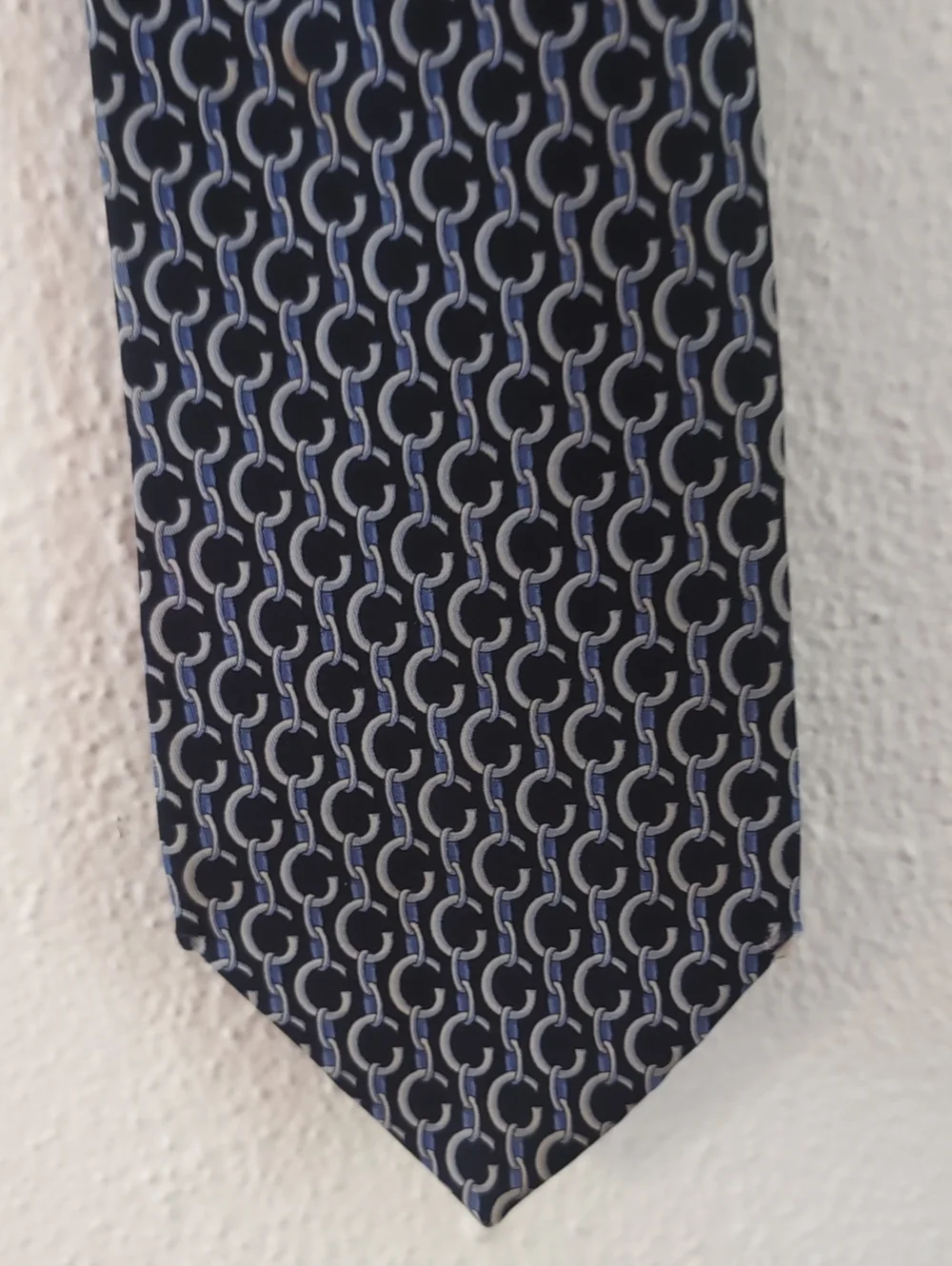 Gucci Patterned SILK Tie with Blue Chain Motif